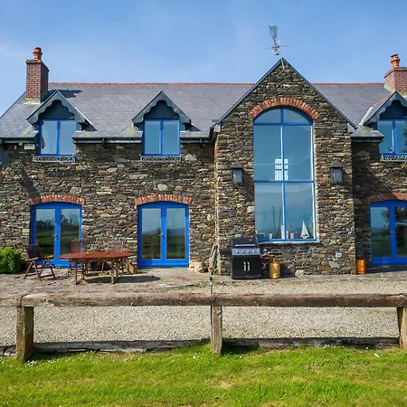 Stunning Coastal Hideaway In West Cork, Hikers Paradise Derreennatra