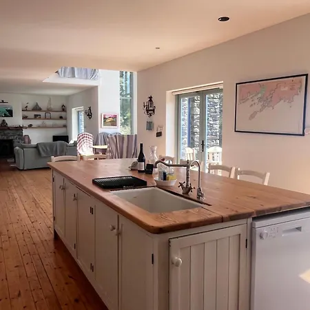 Stunning Coastal Hideaway In West Cork, Hikers Paradise Holiday home Derreennatra